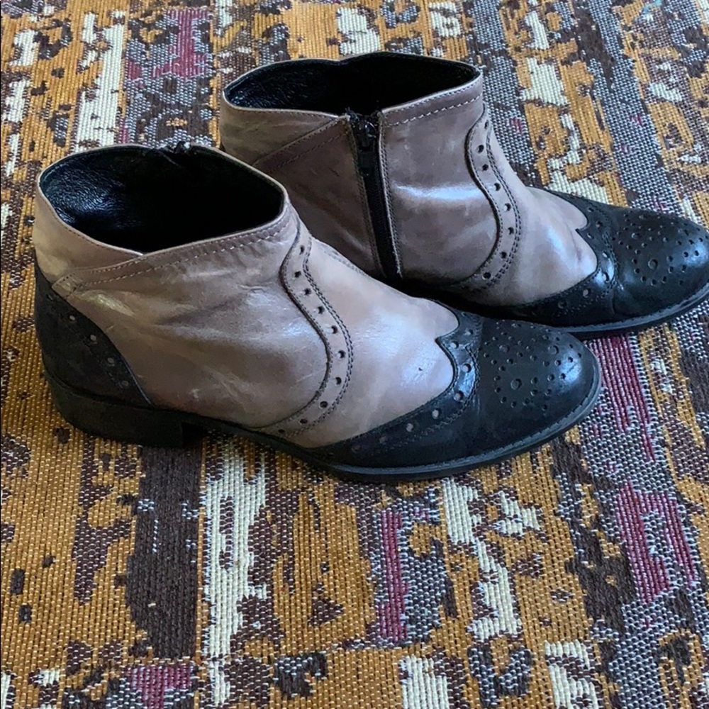 Donna Piu Brogue booties